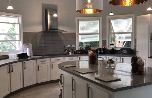 Porters Villa | Stunning & spacious 3 bed villa, Own pool, housekeeper, 3 Min walk to beach.