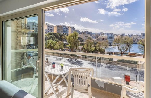 Tower Road Apartment | Stunning - SunnySide 3-Bedroom