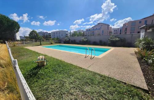 Meyzieu Nord Ouest Apartment | Stunning T2 pool box-Meyzieu Gare-Stade-Eurexpo