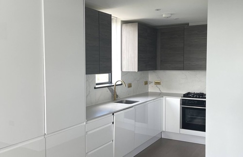 Brondesbury Park Apartment | Stunning top floor flat minutes from Kensington