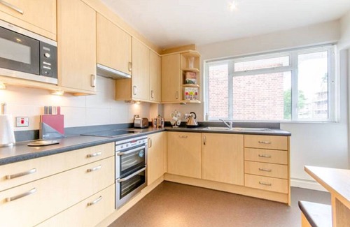 Finchley Church End Apartment | Stunning two bedroom apartment with views over the Dollis Park/Stream.