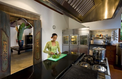 Melayang Villa | STUNNING VIEW! 6BR Villa W/Waterfall & Feature Garden Near Ubud! W/Pool!