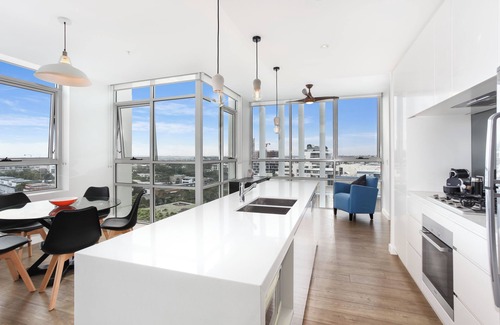 Zetland Apartment | Stunning Views, Modern Comfort: Book Zetland Heights!