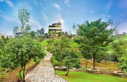 Khodala Villa | Stunning Views Rooftop Pool Lakefront Home