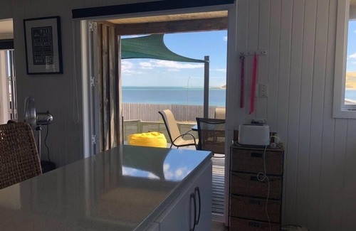 Omapere House | Stunning views with beach access across the road.