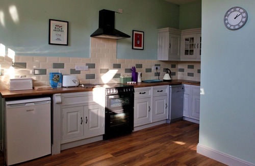 Breedon on the Hill House | Stunning villa for 4 guests with WIFI, TV, pets allowed and parking