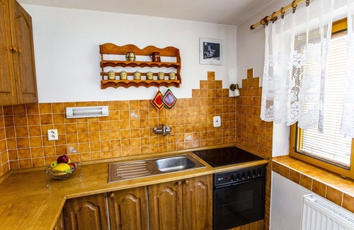 Tatobity House | Stunning villa for 6 guests with WIFI, TV and patio