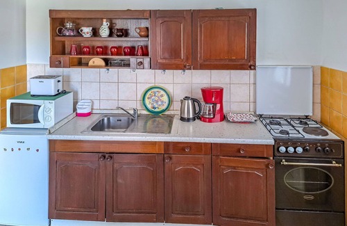Vrznaveri House | Stunning villa for 6 guests with A/C, WIFI, TV, terrace, pets allowed and parking