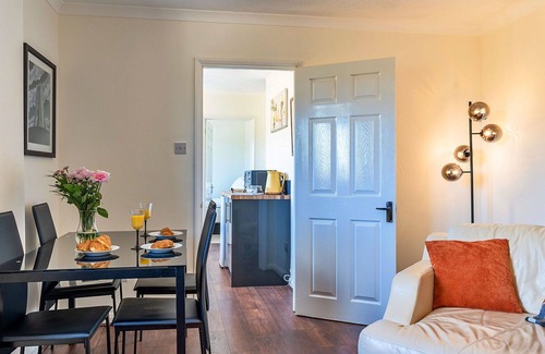 Westhay House | Stunning villa for 4 guests with WIFI, TV and parking