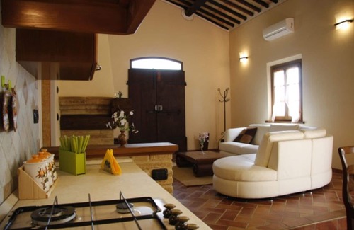 Farneta Villa | Stunning villa for 4 people with private pool, A/C, WIFI, TV and panoramic view, close to Cortona