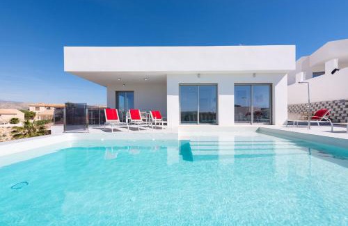 Llano de los Pastores Villa | Stunning Villa Mistral Private pool