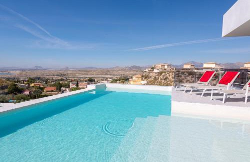 Llano de los Pastores Villa | Stunning Villa Mistral Private pool