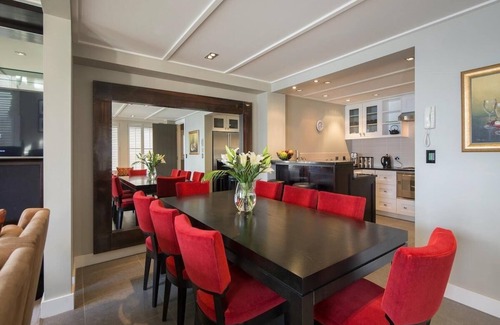 Queenstown City Centre Villa | Stunning Villa with views down Queenstown Bay