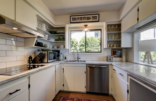 Sidney House | Stunning Waterfront 2-Bedroom Home in Sidney