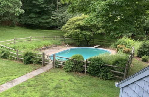 Weston House | Stunning Weston 4 bed house with swimming pool