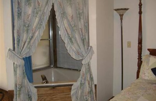 Fiskdale House | Sturbridge Country Inn