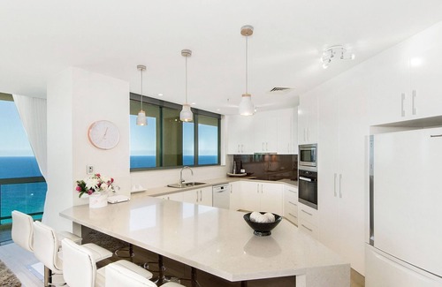 Surfers Paradise Apartment | Style and Amazing Views from this Level 37 Sub Penthouse