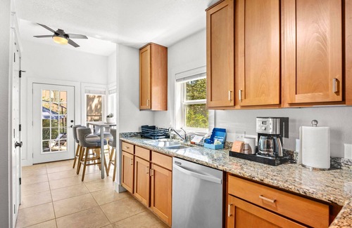 Travis Heights House | Style & Serenity - Steps Away From South Congress