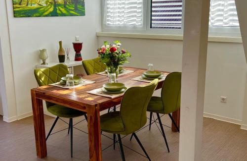 Bietigheim-Bissingen Apartment | Stylische DG-Wohnung, Kinder willkommen