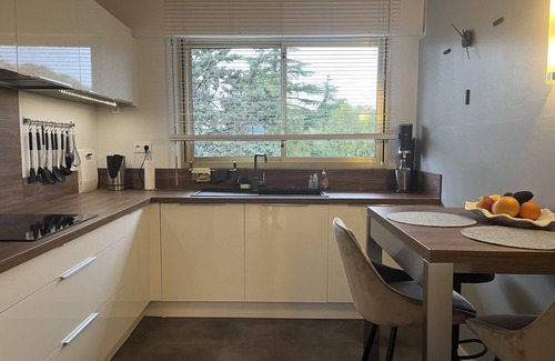 Cannes La Bocca Condo | Stylische Wohnung mit Traumblick! 5 Min vom Strand und Innenstadt Entfernt!