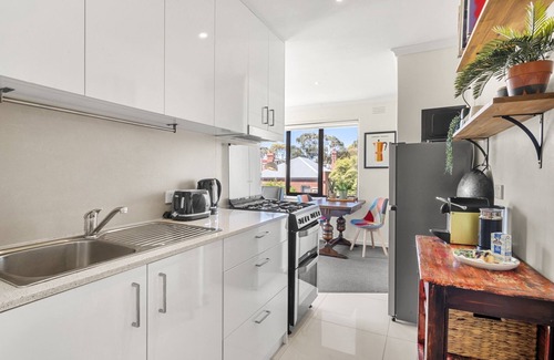 Flemington Apartment | Stylish 1-Bed Apartment Near City Highlights