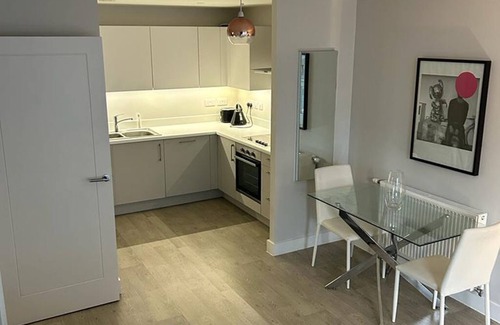 Chelsea Riverside Apartment | Stylish 1-Bed Haven in Exclusive Chelsea Harbour – Near River & King’s Road