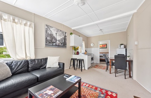 New Farm Apartment | Stylish 1 Bedroom Apartment ~ New Farm