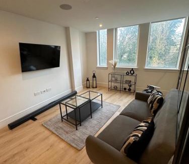 London Borough of Croydon Apartment | Stylish 1 Bedroom Apartment in Purley, Croydon