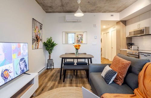 Shaughnessy Village Apartment | Stylish 1BDR Apartment in the Heart of DT MTL