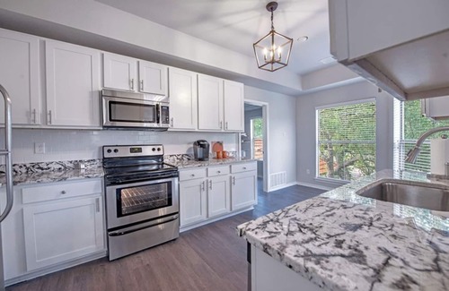 Barton Valley Condo | Stylish 1BR Condo at Barton Creek Villas