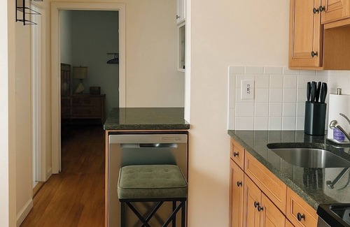 Weehawken Apartment | Stylish 1BR with NYC Views. Steps 2 Bus & 10 Mins to NYC