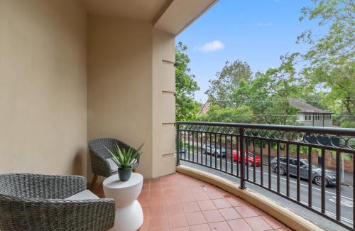 Camperdown Apartment | Stylish 2-Bed Apartment with Pool in Camperdown