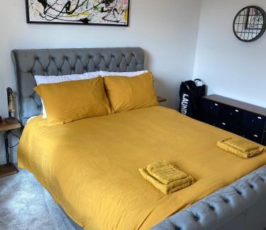 Sheringham Apartment | Stylish 2 Bed Apt, 2 Minute Walk From The Beach.