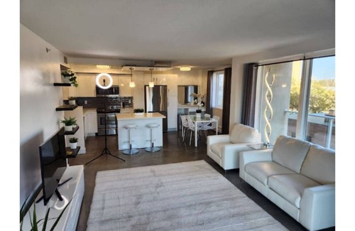 Saskatoon Downtown Condo | Stylish 2 Bedroom Downtown Condo