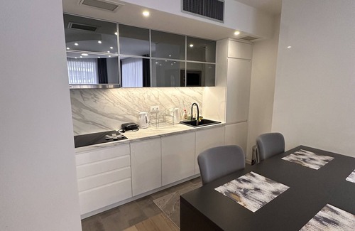 Ilidza Apartment | Stylish 2-Bedroom Sarajevo Retreat: Private Baths & Panoramic Views