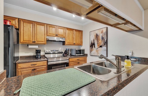 Chapel Hill House | Stylish 2-bedroom townhome with large deck, and pool in fabulous Chapel Hill