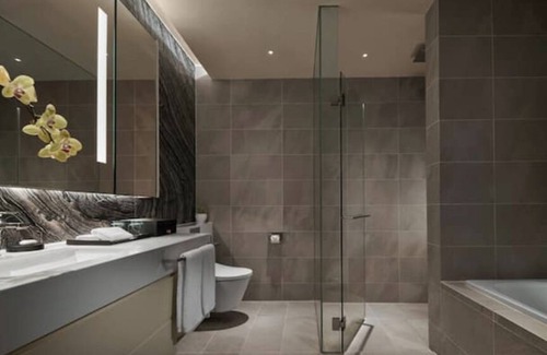 Golden Triangle Hotel | Stylish 2-BR Suite Deluxe Bukit Bintang Breakfast