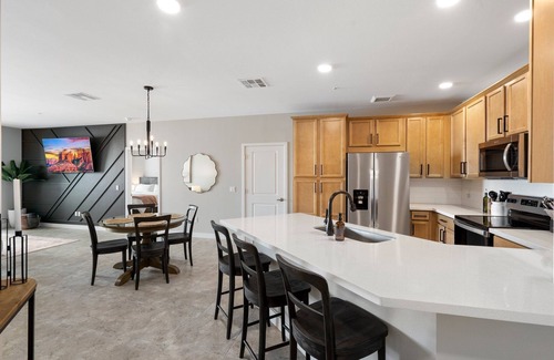 Ocotillo Condo | Stylish 2BR-2BA Condo…Walk to Dining & Coffee…Resort-Style Pool, Gym, & More!