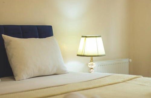 Vera Apartment | Stylish 2BR Apartment In City Center-By Wehost