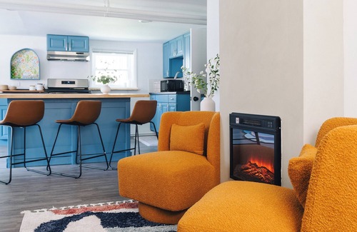 Logan Square Apartment | Stylish 2BR Apt in Irving Park