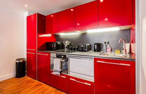 Bristol Floating Harbour Apartment | Stylish 2BR Flat - Free Parking - fast WI-FI