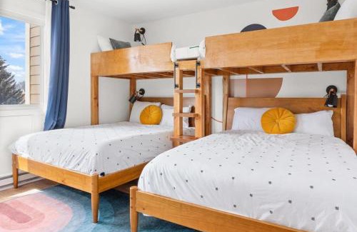 Summit Cove House | Stylish 2BR Near Trails and Slopes
