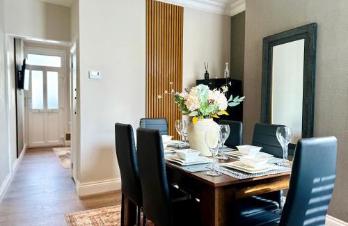 Stourbridge House | Stylish 2BR - Sleeps 6 - Central Stourbridge Gem