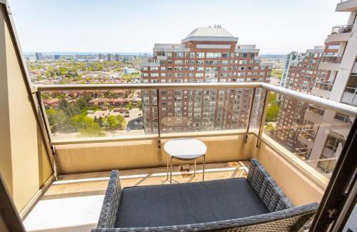 Downtown Mississauga Apartment | Stylish 2BR with Great View! Steps from Square One