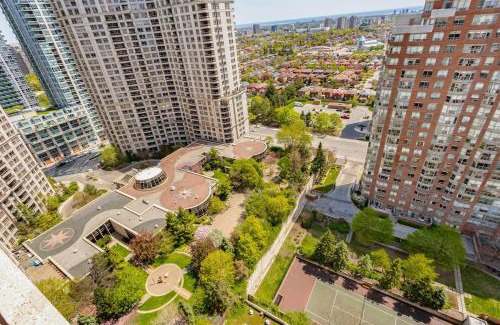 Downtown Mississauga Apartment | Stylish 2BR with Great View! Steps from Square One