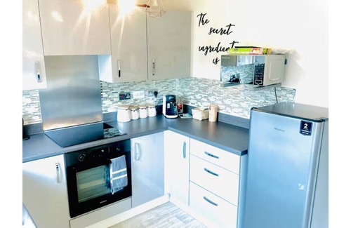 Everton House | Stylish 3 bed, 2 bath property next to LFC stadium