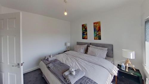 Sheldon House | Stylish 3-Bed house NEC-JLR-Airport-HS2-Driveway