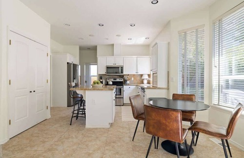 Oak Hills House | Stylish 3 Bedroom Family Home