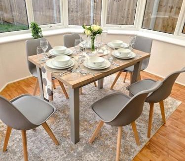Havering Apartment | Stylish 3-Bedroom Home, Free Parking, Central Location for Business & Leisure