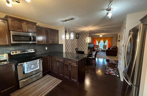 Southeast Calgary House | Stylish 3 bedroom house with loft